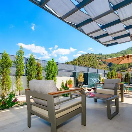 Marla - 2 Bedroom Honeymoon Villa